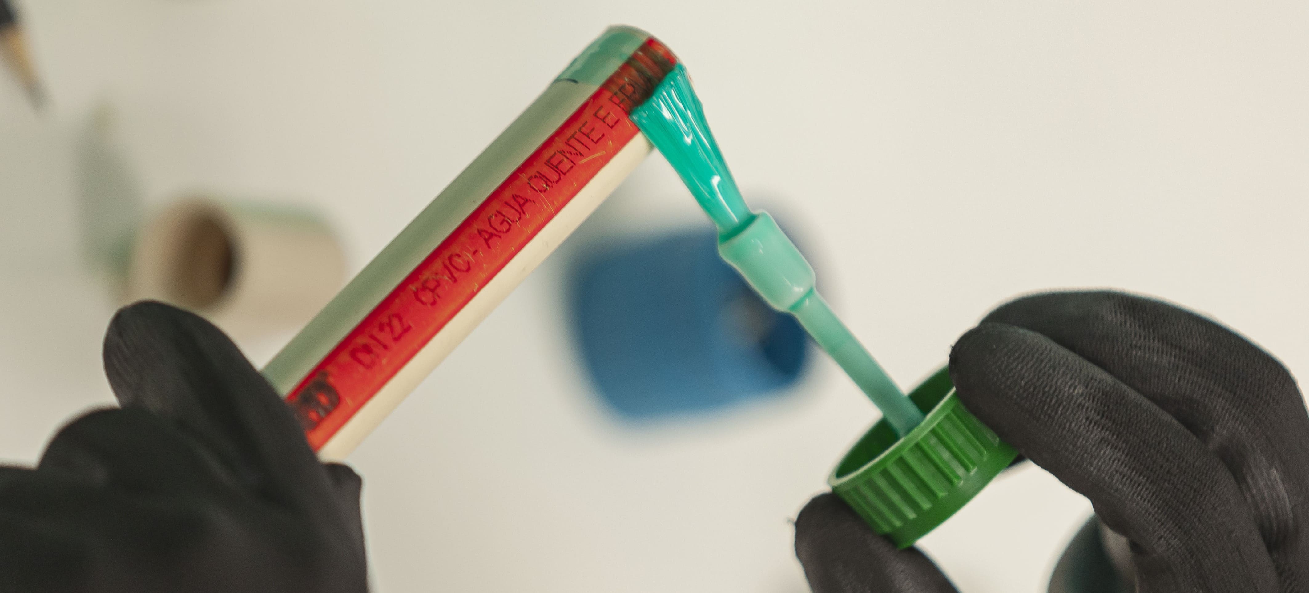 Cimento solvente CPVC: o que é, como usar e por que não é cola